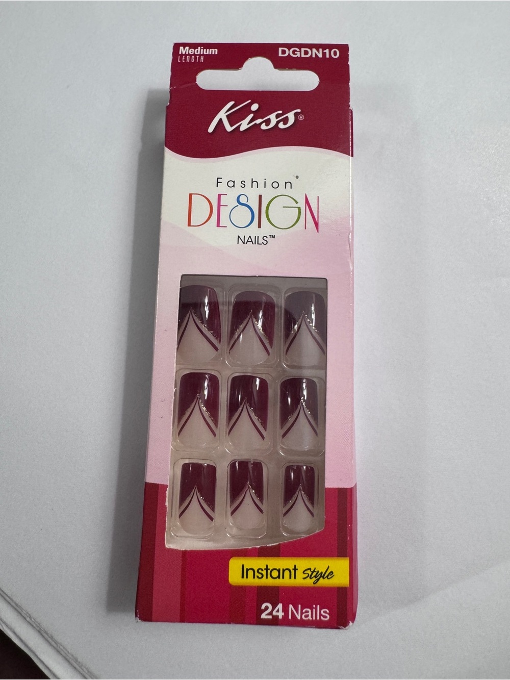 KISS Fashion Design Nails | New in Box • Medium Length • 24‑Piece Set - Picture 2 of 3